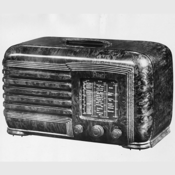 circa 1950: A Major Maestro radio. (Photo by Keystone/Getty Images)