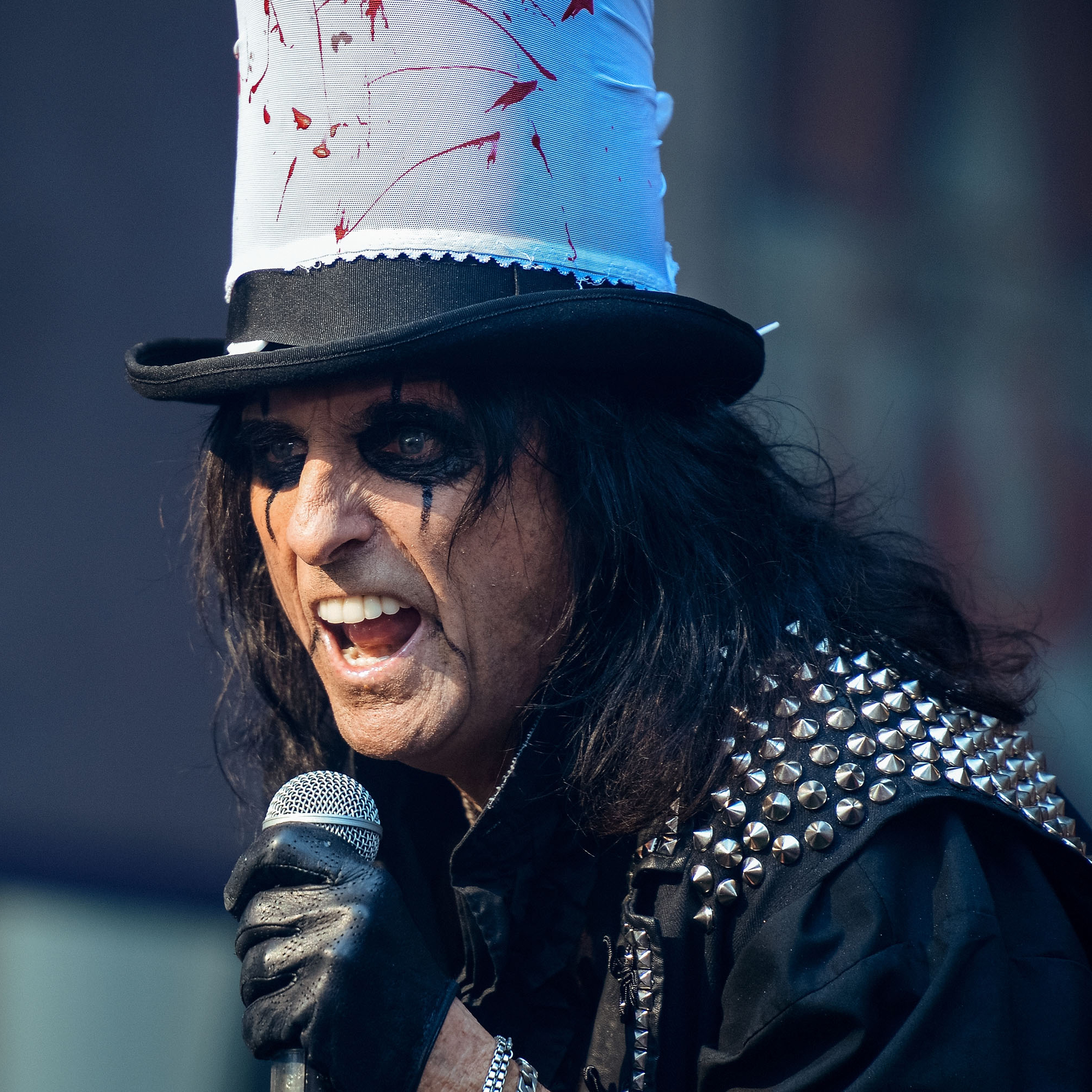 Alice Cooper Takes a Stand on Makeup and Mulligans | The Dinner Party …